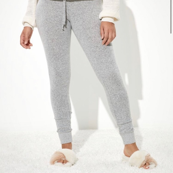 American Eagle Outfitters Pants - plush leggings